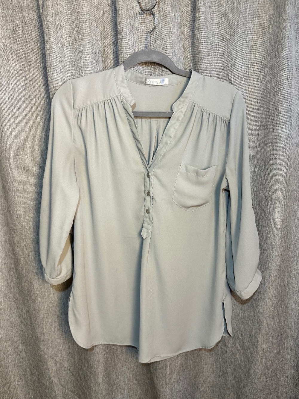 DownEast Sage Gray Henley Roll-Tab Sleeve Popover Blouse - Medium (No Size Tag)